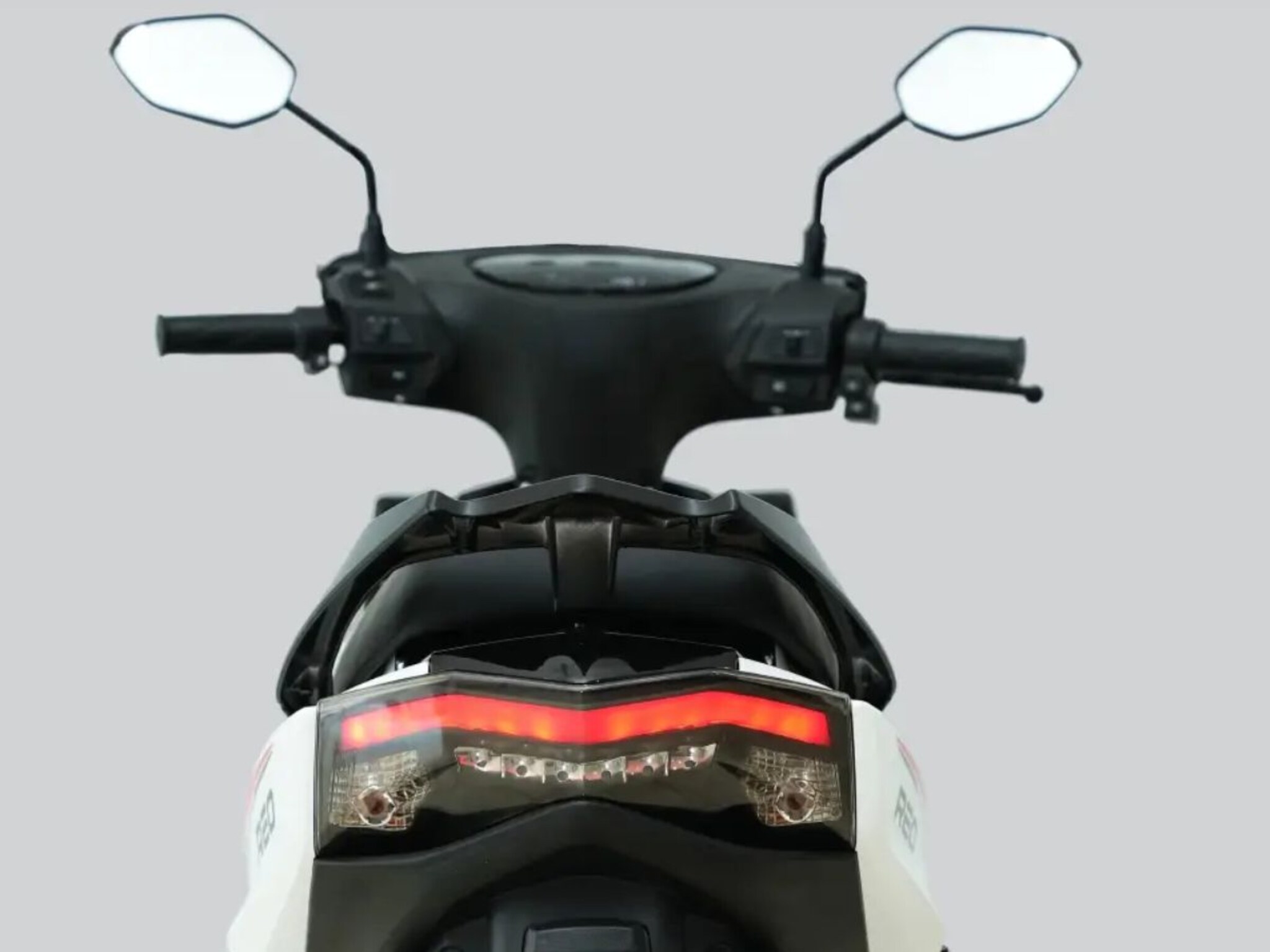 Scooter: बायकोसाठी बेस्ट अशी स्कुटर, ना लायसन्स, ना रजिस्ट्रेशनची गरज; किंमतही कमी