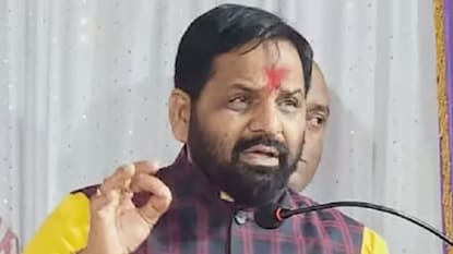 भरत गोगावलेंचा डबल झटका, राष्ट्रवादीनंतर आता भाजपलाही धक्का, रायगडमध्ये उलथापालथ भरत गोगावलेंचा डबल झटका, राष्ट्रवादीनंतर आता भाजपलाही धक्का, रायगडमध्ये उलथापालथ