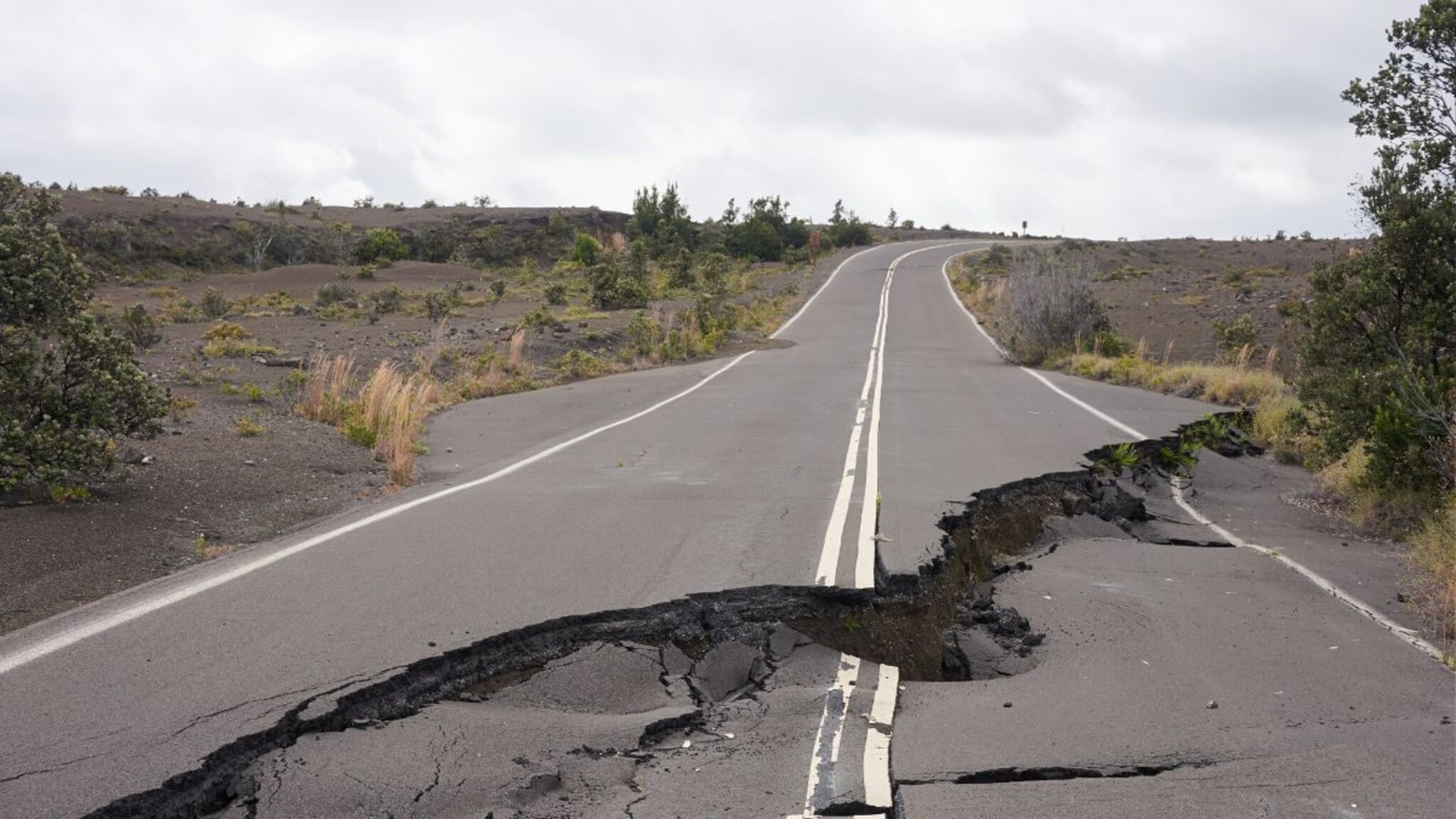 गर्लफ्रेंड पटवण्यासाठी भूकंप! पठ्ठ्या फक्त एक थाप मारतो आणि धरती हलवून टाकतो