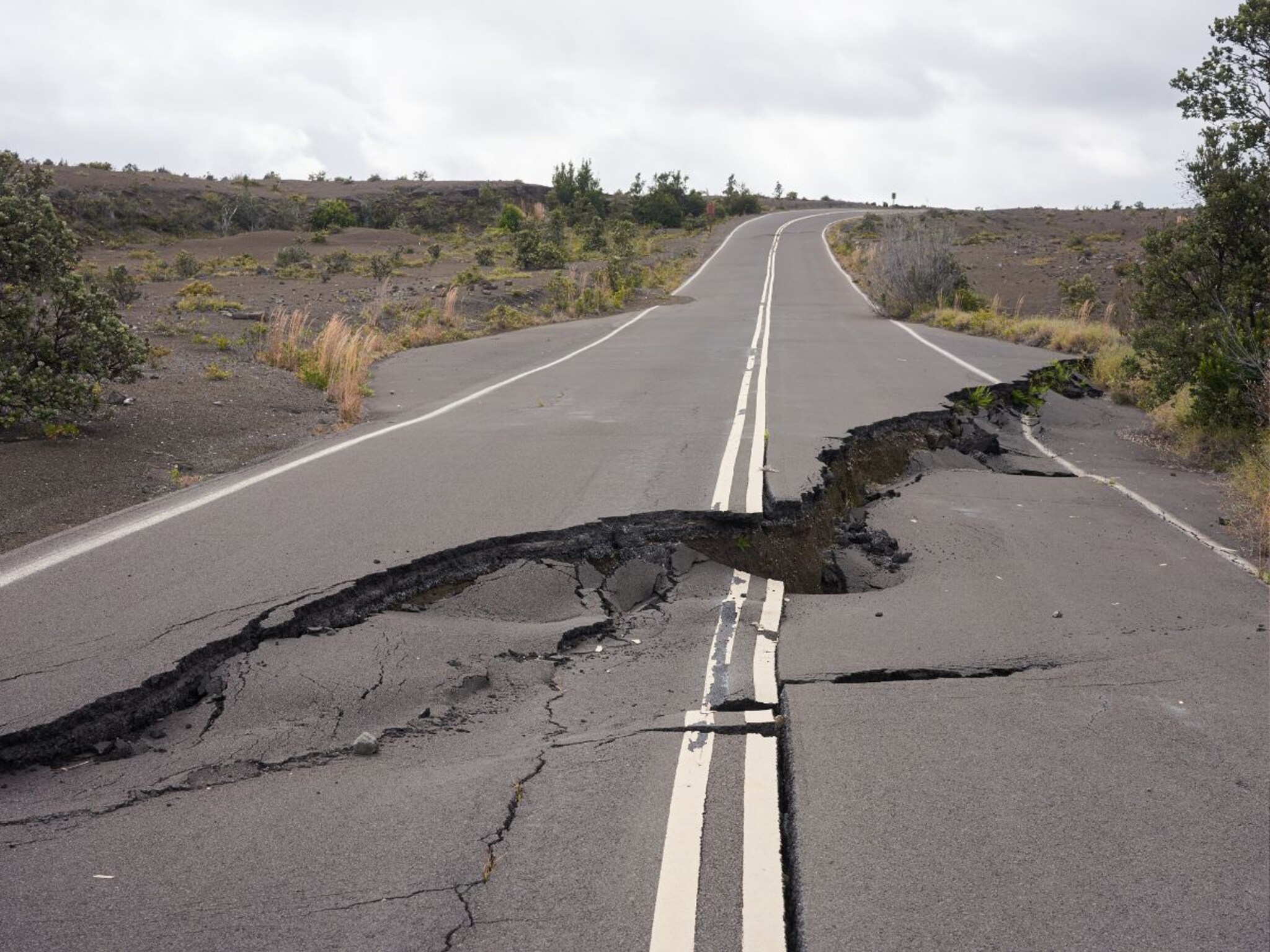 गर्लफ्रेंड पटवण्यासाठी भूकंप! पठ्ठ्या फक्त एक थाप मारतो आणि धरती हलवून टाकतो