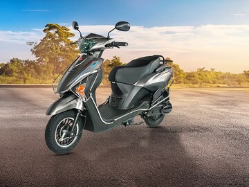 फक्त 50 हजारांत मिळताय हे भारी इलेक्ट्रिक स्कूटर्स! फूल चार्जमध्ये देतात धुवाधार
