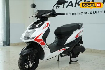 बायको आणि लेकीसाठी सगळ्यात बेस्ट Scooter, ना लायसन्सची गरज ना रजिस्ट्रेशनची!
