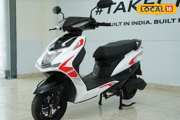बायको आणि लेकीसाठी सगळ्यात बेस्ट Scooter, ना लायसन्सची गरज ना रजिस्ट्रेशनची! बायको आणि लेकीसाठी सगळ्यात बेस्ट Scooter, ना लायसन्सची गरज ना रजिस्ट्रेशनची!