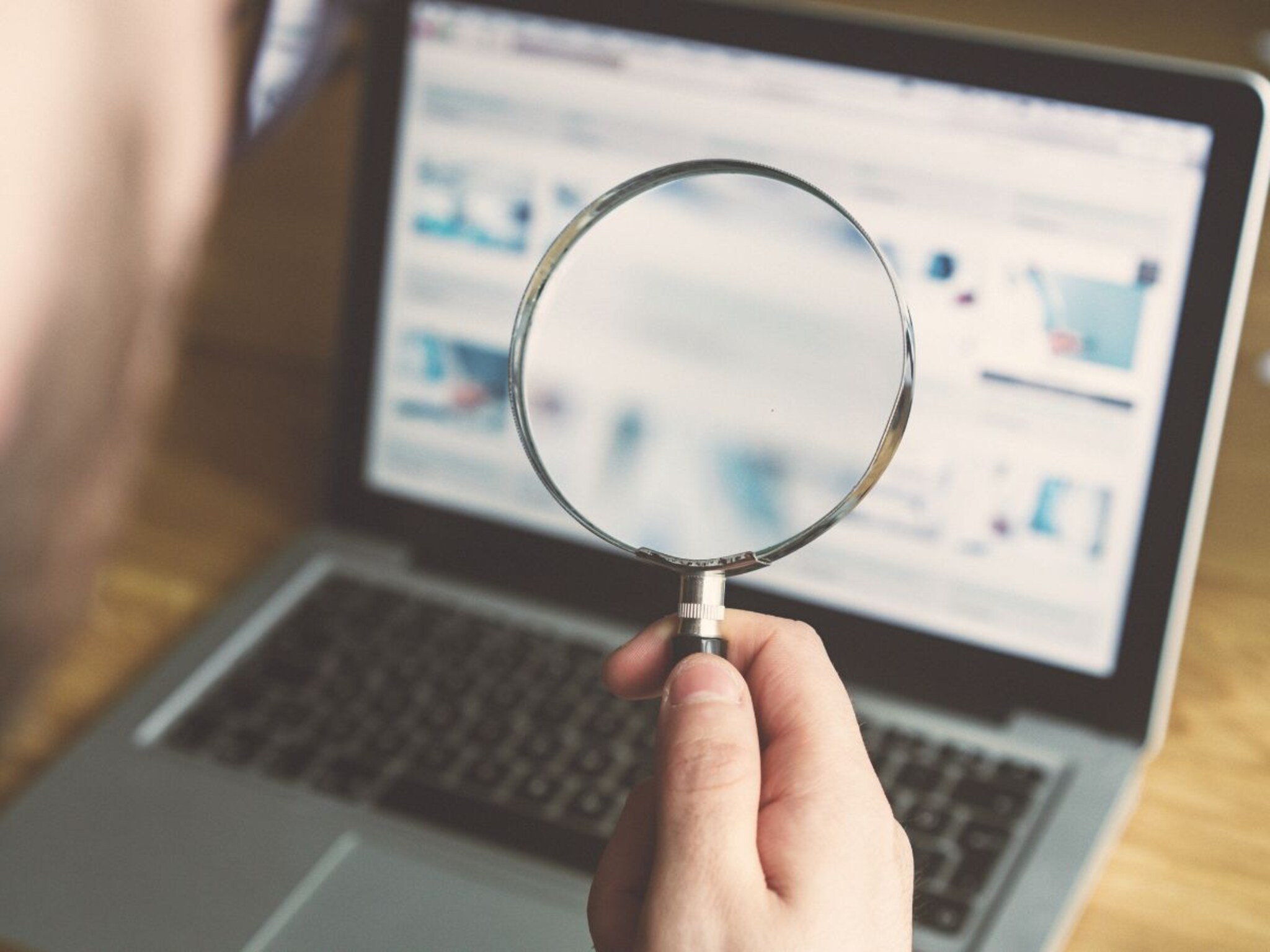 Googleवर कधीच करु नका ही कामं, अन्यथा उचलून नेतील पोलिस; अवश्य घ्या जाणून