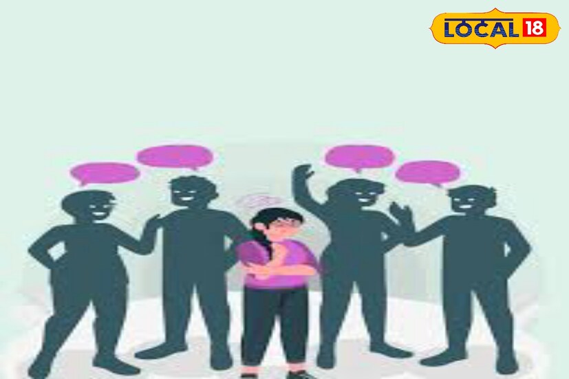 आपण काही बोललो तर आपली चूक होईल, लोक आपल्या चुका काढतील नंतर त्या चुकांवर आपली चेष्टा करतील त्यापेक्षा न बोललेलं चांगलं असं काही जणांना वाटतं. प्रेझेंटेशन आणि मीटिंगमध्ये थोडं बाजूलाच बसायला वाटतं, अशा विचाराची लोक आपल्या आजूबाजूला नेहमी वावरत असतात. अशा प्रकारची भीती एखाद्या व्यक्तीच्या लहानपणापासूनच बहुतांश वेळा तयार झालेली असते. याकडे पुरेसे लक्ष दिलं नाही तर त्या व्यक्तीला आयुष्यभर त्या भीतीचा सामना करावा लागतो. आज आपण अशाच एका आजाराबद्दल चर्चा करणार आहोत ज्या आजारामध्ये काही जणांना समाजामध्ये कार्यक्रमांमध्ये मिसळायला भीती वाटते. या आजाराला सोशल फोबिया असं म्हटलं जातं. या आजाराबद्दल आपण निसर्गोपचार आणि संमोहन उपचार तज्ज्ञ डॉक्टर उत्तम गव्हाणे यांच्याकडून जाणून घेणार आहोत.