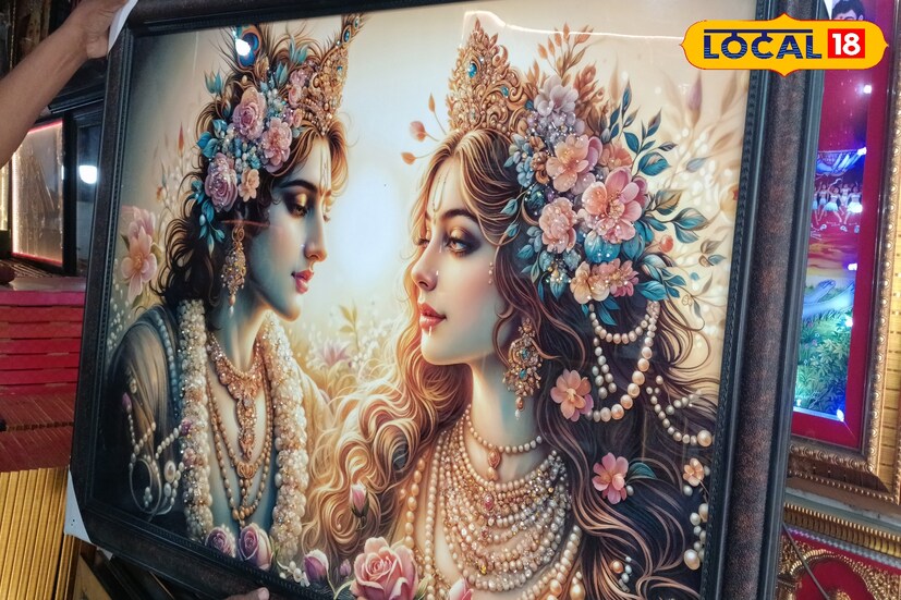 सध्या लग्नसराईचा सिझन सुरू आहे. त्याचबरोबर विविध ठिकाणी वास्तुपूजा, वाढदिवस आणि बरेच प्रसंग असतात. अशावेळी सर्वात मोठा प्रश्न असतो, गिफ्ट काय द्यायचं? त्यावेळी तुम्ही फोटोफ्रेमचा विचार करू शकता.  सध्या लग्नसराईचा सिझन सुरू आहे. त्याचबरोबर विविध ठिकाणी वास्तुपूजा, वाढदिवस आणि बरेच प्रसंग असतात. अशावेळी सर्वात मोठा प्रश्न असतो, गिफ्ट काय द्यायचं? त्यावेळी तुम्ही फोटोफ्रेमचा विचार करू शकता.