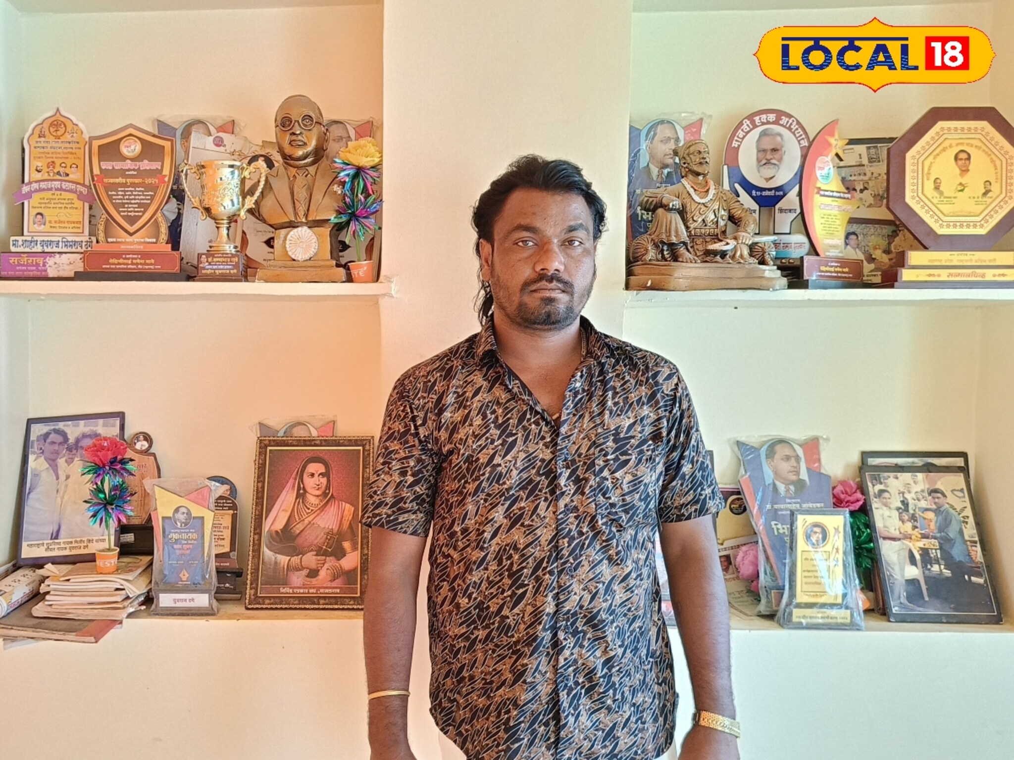 बाबासाहेबांकडून मिळाली प्रेरणा, ऊसतोड कामगाराचा मुलगा आता महाराष्ट्र गाजवतोय!