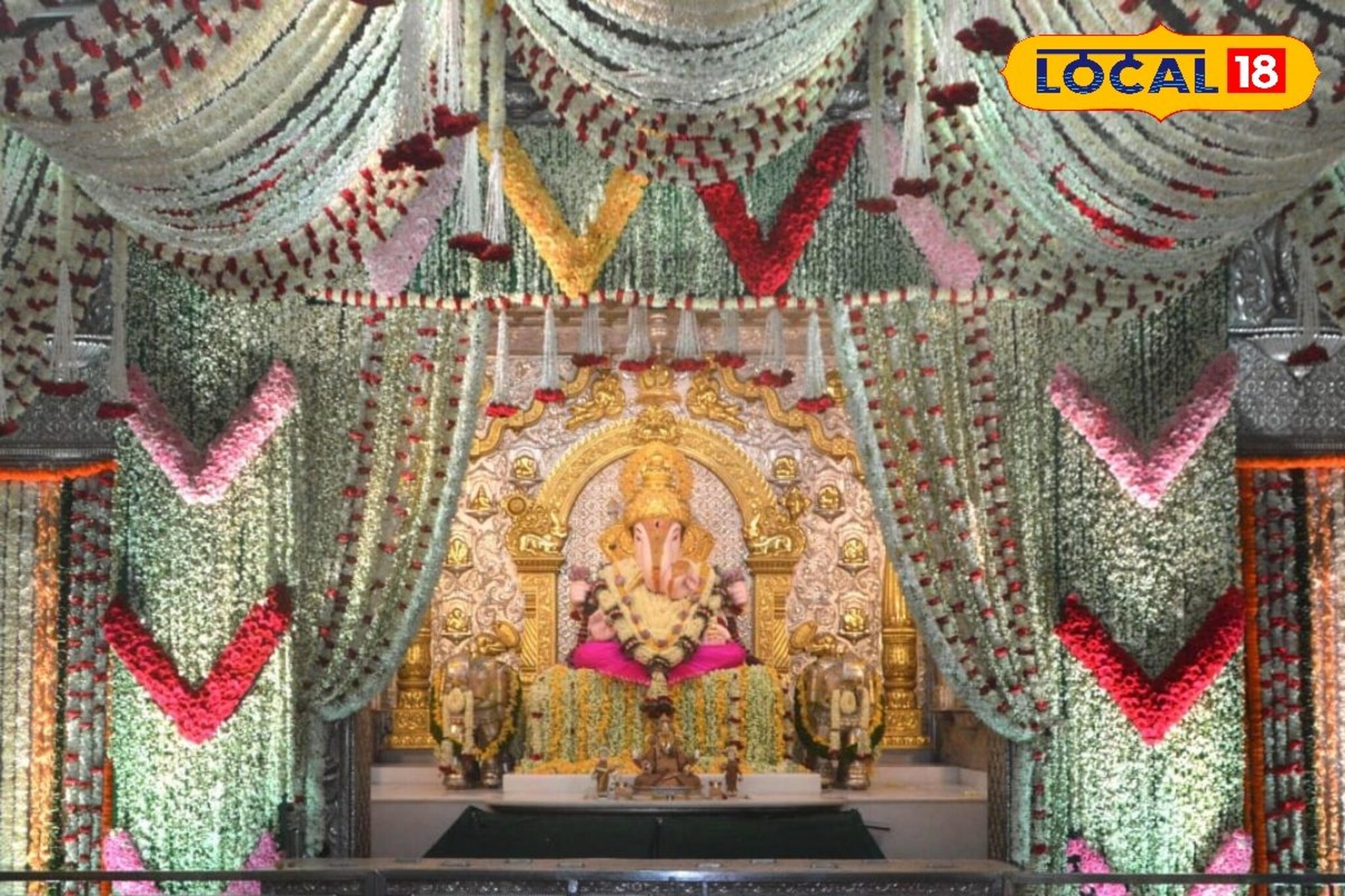 दगडूशेठ गणपती मंदिरात मोगरा महोत्सव, तब्बल 50 लाख मोगऱ्याच्या पुष्प नैवेद्य