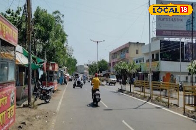 एप्रिलच्या मध्यावर राज्यातील बहुतांश भागात सूर्यदेव कोपल्याचे चित्र आहे. मराठवाडा विभागात तापमानात मोठी वाढ झालीये. उष्ण आणि कोरड्या हवामानामुळे नागरिकांना उष्णतेचा तडाखा सहन करावा लागत आहे. एप्रिलच्या मध्यावर राज्यातील बहुतांश भागात सूर्यदेव कोपल्याचे चित्र आहे. मराठवाडा विभागात तापमानात मोठी वाढ झालीये. उष्ण आणि कोरड्या हवामानामुळे नागरिकांना उष्णतेचा तडाखा सहन करावा लागत आहे.