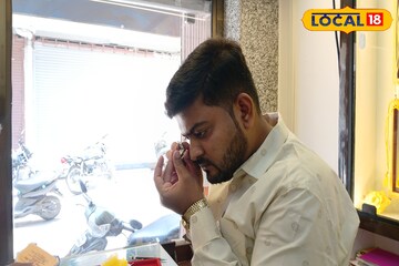तुम्हाला माहितीही नसेल हा बिझनेस, सोलापूरचा तरुण करतोय लाखात कमाई! तुम्हाला माहितीही नसेल हा बिझनेस, सोलापूरचा तरुण करतोय लाखात कमाई!