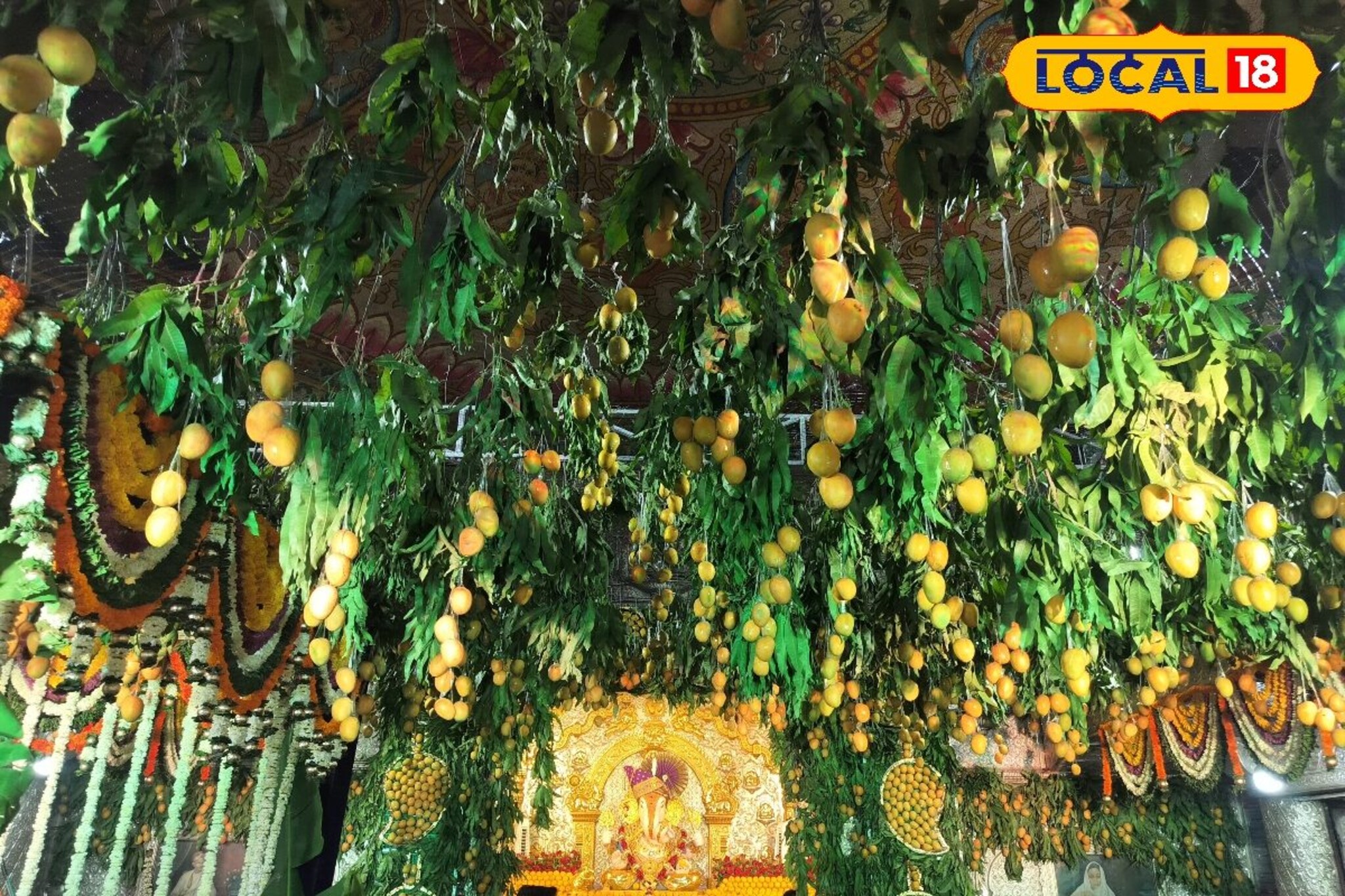 दगडूशेठ हलवाई गणपतीला खास सजावट, 11 हजार आंब्यांचा महानैवेद्य अर्पण, Video