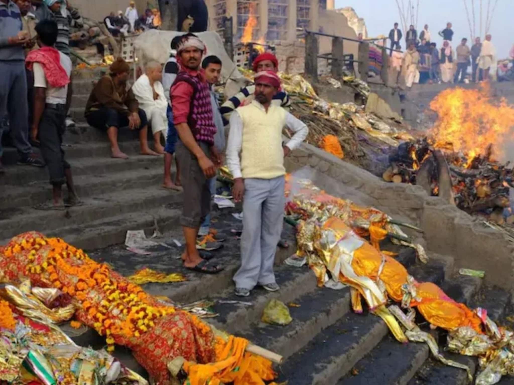 काही झालं तरी या 5 लोकांच्या मृतदेहांचं काशीत दहन होत नाही, स्मशानातून परत जातात डेडबॉडी