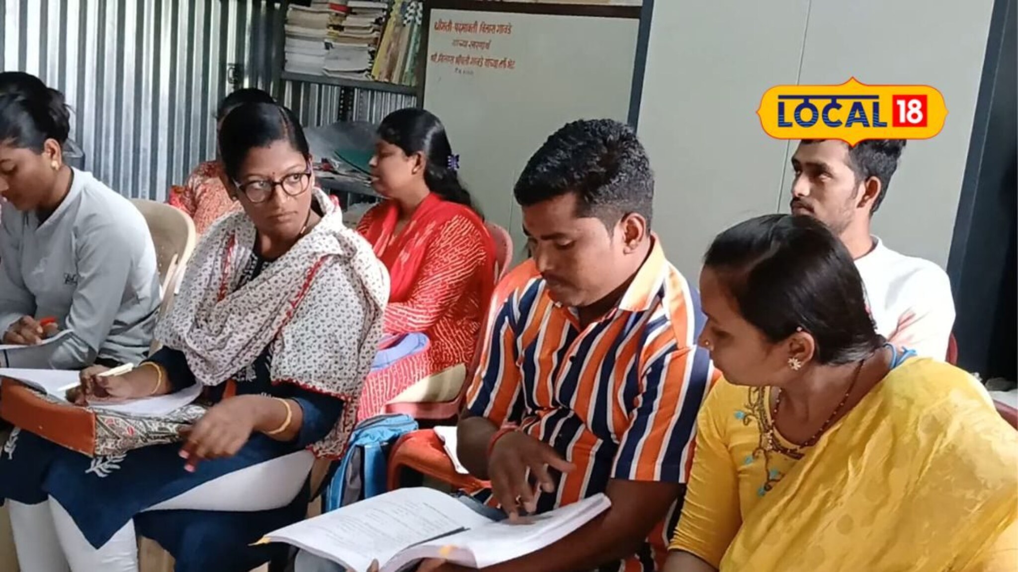 कौतुकास्पद! MPSC च्या विद्यार्थ्यांना घडवणारा अधिकारी, तीन वर्षांपासून देतोय मोफत प्रशिक्षण