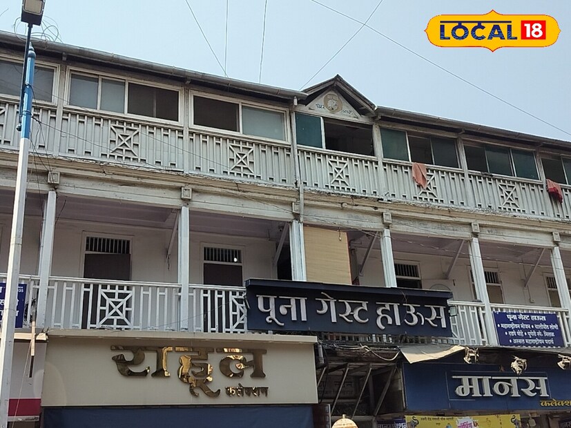 पुण्यात अनेक प्रसिद्ध असे खवय्यांसाठी ठिकाण आहेत. पुण्यातील न्यू पूना गेस्ट हाऊस हे तब्बल 90 वर्ष जुनं हॉटेल आहे. शहराच्या मध्यवर्ती भागात असलेलं हे न्यू पूना गेस्ट हाऊस आपल्या पारंपरिक जेवणासाठी प्रसिद्ध आहे. पुण्यात अनेक प्रसिद्ध असे खवय्यांसाठी ठिकाण आहेत. पुण्यातील न्यू पूना गेस्ट हाऊस हे तब्बल 90 वर्ष जुनं हॉटेल आहे. शहराच्या मध्यवर्ती भागात असलेलं हे न्यू पूना गेस्ट हाऊस आपल्या पारंपरिक जेवणासाठी प्रसिद्ध आहे.