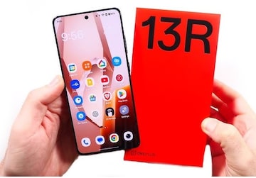 OnePlusच्या किंमतीत मोठी घसरण! सोबत फ्री मिळताय 4 हजारांचे इअरबड्स,सोडू नका संधी OnePlusच्या किंमतीत मोठी घसरण! सोबत फ्री मिळताय 4 हजारांचे इअरबड्स,सोडू नका संधी