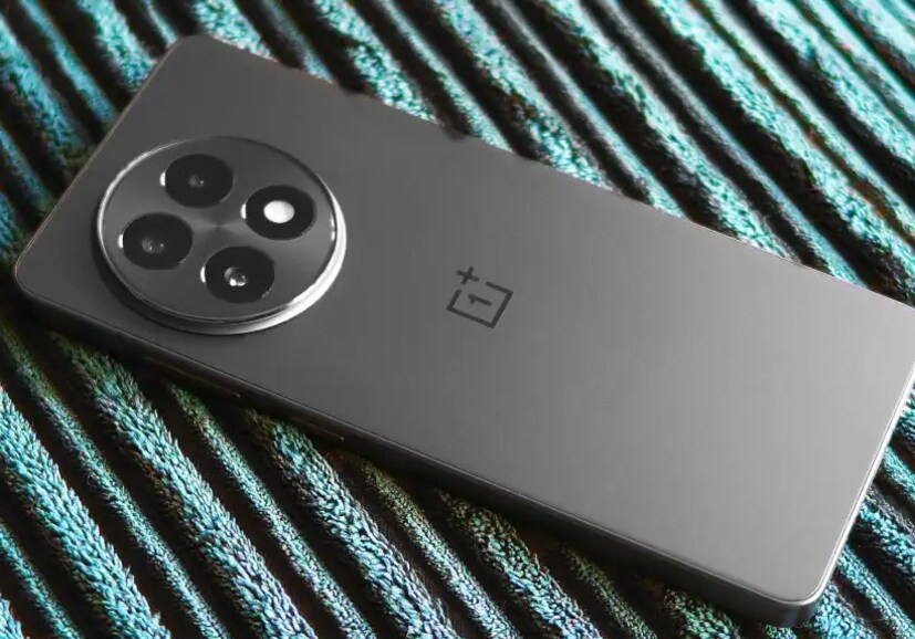 एवढेच नाही तर खास गोष्ट म्हणजे या फोनच्या खरेदीवर ग्राहकांना OnePlus Buds 3 देखील मोफत दिले जात आहे. या बड्सची खरी किंमत 4,299 रुपये आहे. OnePlus 13R मध्ये काय खास आहे ते जाणून घेऊया.