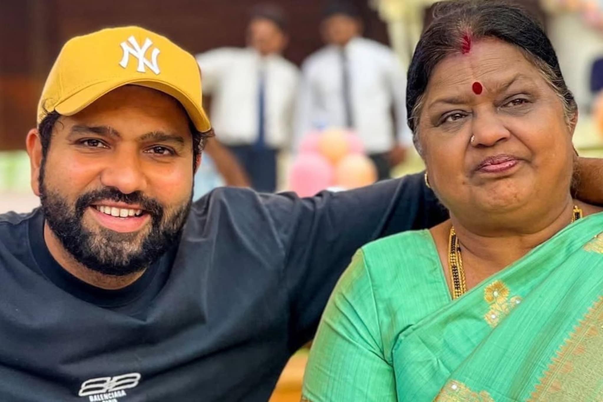 लेकाचा 'हॅपी बर्थडे', रोहित शर्माच्या आईने शेअर केला 30 वर्षांपूर्वीचा फोटो