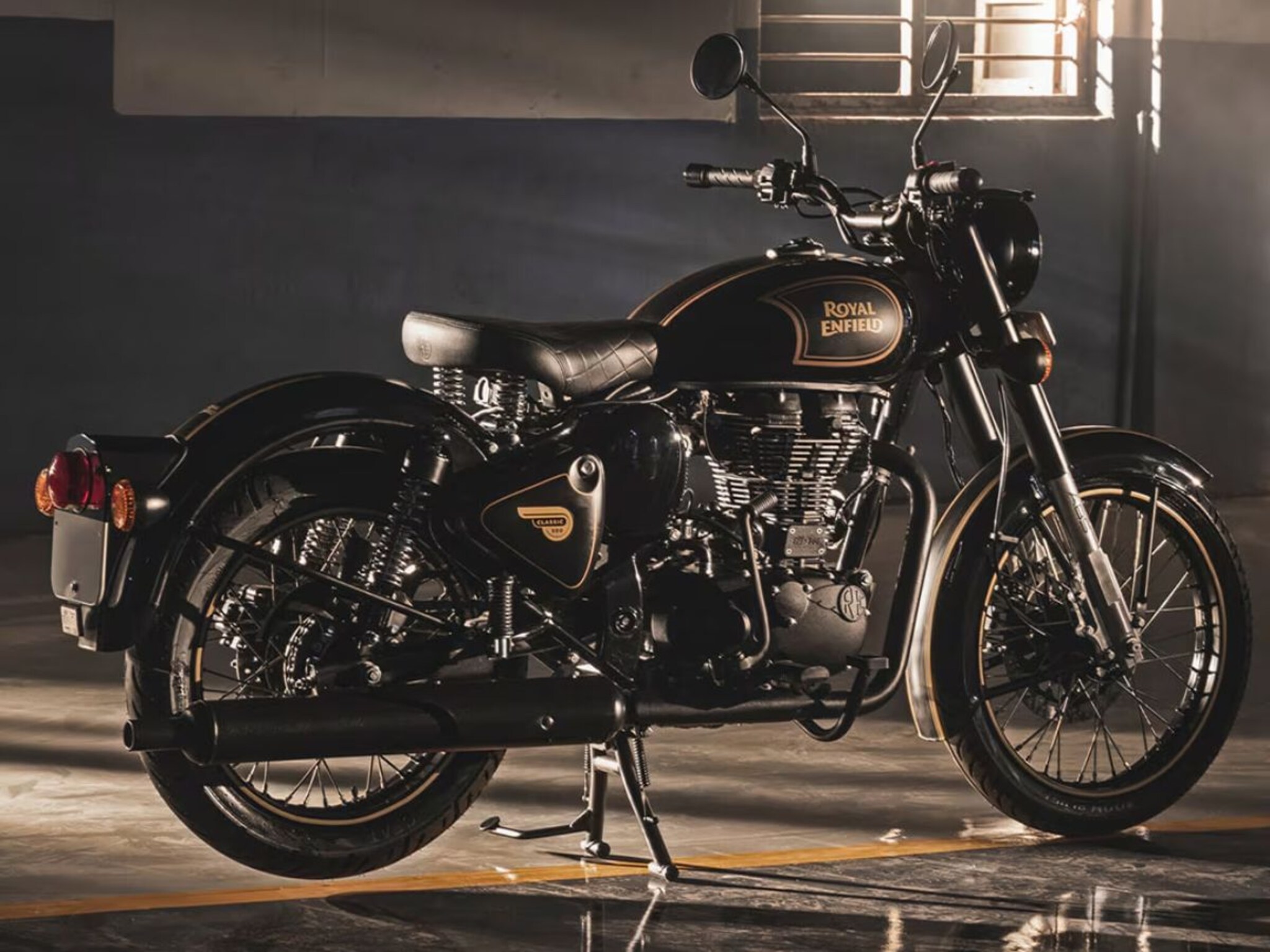 Akshaya Tritiya च्या मुहुर्तावर दारात उभी करा Royal Enfield Classic 350, एकदा EMI चेक कराच!