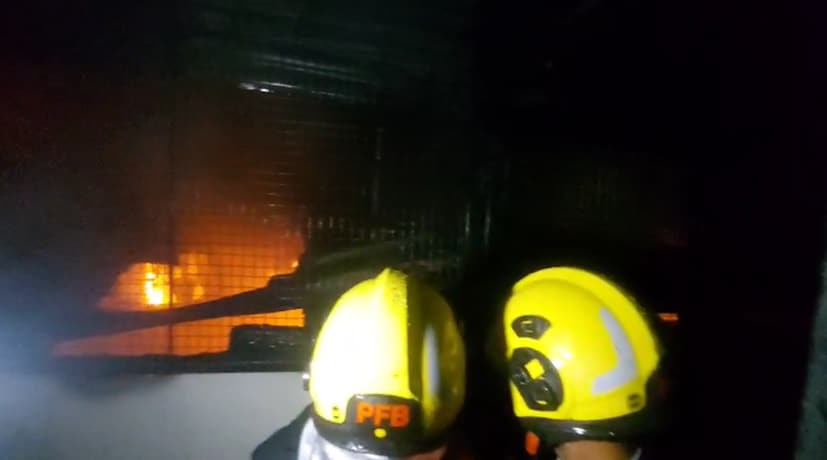 वैभव सोनवणे यांनी न्यूज 18 मराठीला दिलेल्या वृत्तानुसार, या आगीत दत्त मंदिराशेजारी असलेला जुना, दुमजली लाकडी वाडा पूर्णपणे जळून खाक झाला. आगीच्या भक्ष्यस्थानी पडल्याने वाड्याचे मोठे नुकसान झाले आहे. यासोबतच, वाड्याच्या खाली असलेल्या दोन दुकानांनाही आगीची झळ पोहोचल्याने त्यांचेही मोठे नुकसान झाले आहे. 