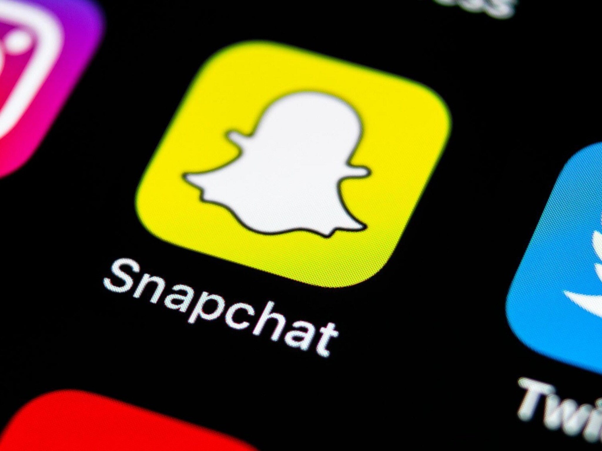 Snapchat वर आता फ्री मिळणार नाही हे फेव्हरेट फीचर! जुने फोटो-व्हिडिओ पाहण्यासाठी द्यावे लागतील पैसे
