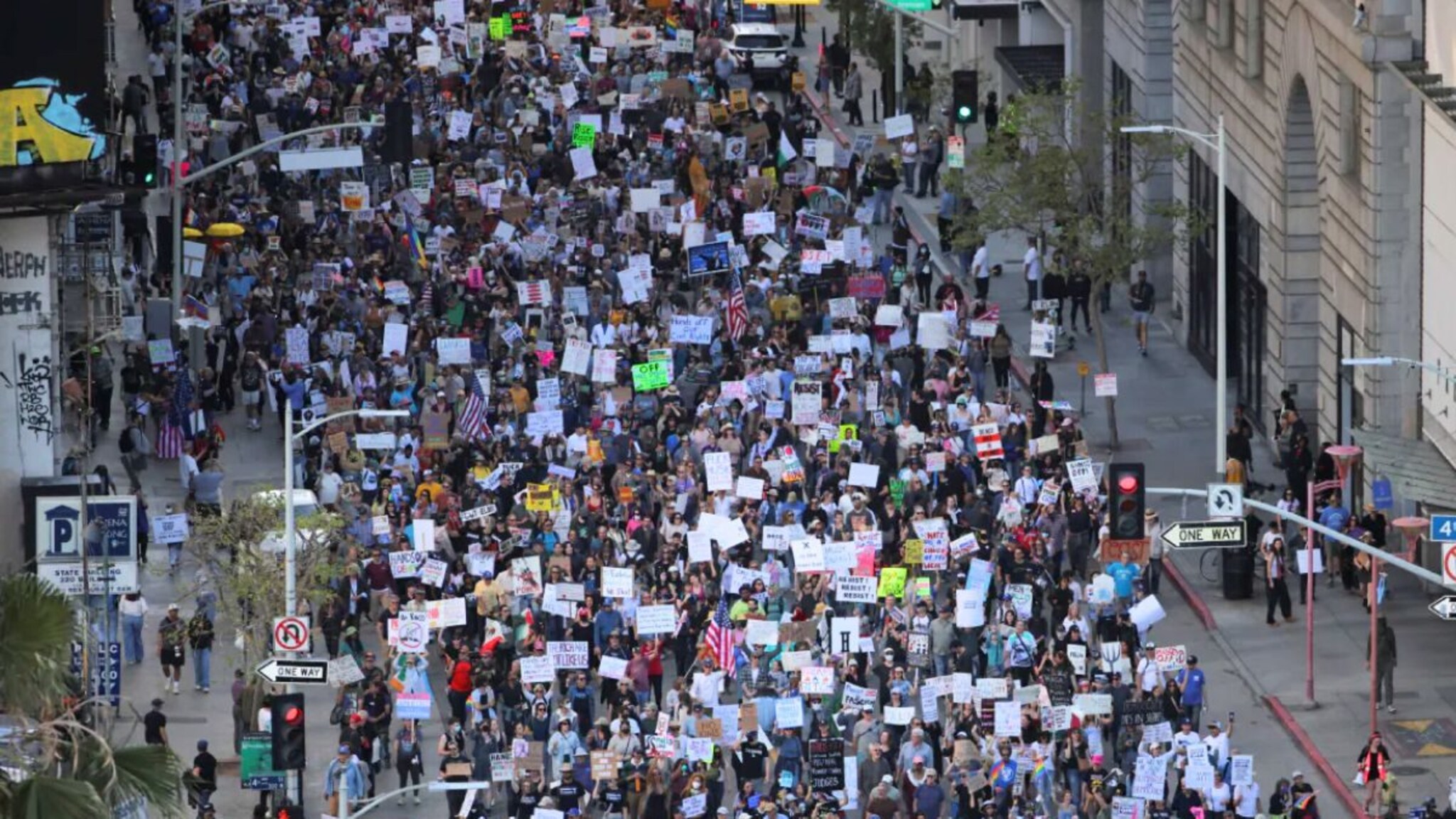 Donald Trump Protest : अमेरिकेत ट्रम्प यांच्याविरोधात आंदोलनाचा भडका, लाखो नागरीक रस्त्यावर, कारण काय?