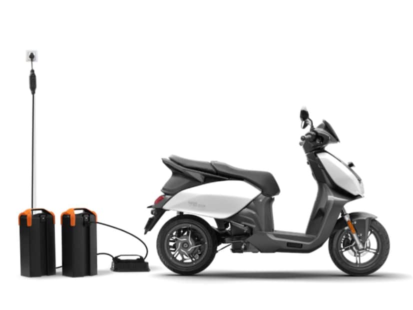 एवढंच नाहीतर V2 Plus मध्ये 3.9 kWh ची बॅटरी  दिली आहे. जी 143 किलोमीटर इतकी रेंज देते. तर टॉप ट्रिम Vida V2 Pro मध्ये  3.9 kWh चीच बॅटरी दिली आहे, पण या स्कुटरची रेंज 165 किलोमीटर इतकी आहे.