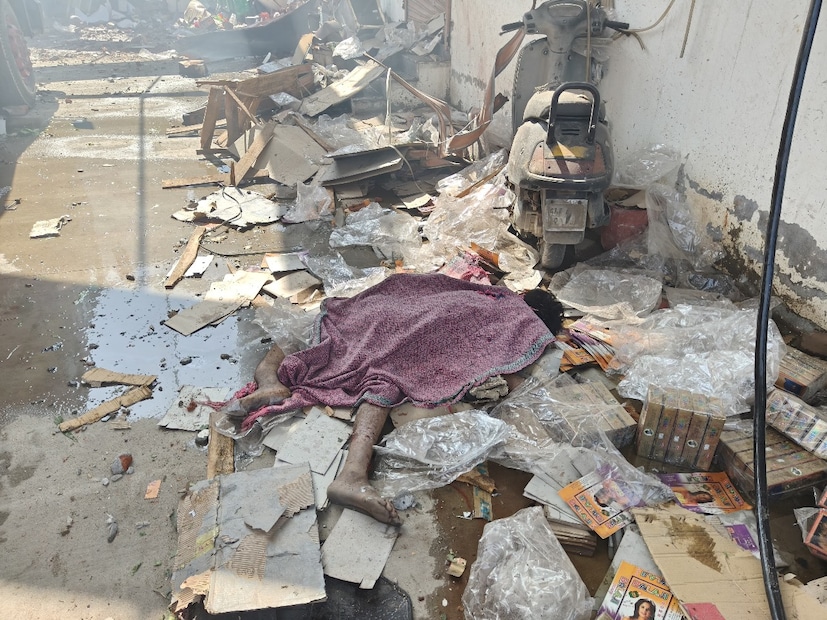 बाहेर येऊन पाहिले असता कारखान्यात भीषण आग आणि स्फोट झाल्याचे लक्षात आले. मी त्वरित पोलिस आणि प्रशासनाला कळवले. मात्र, कारखान्याचा मालक घटनास्थळी नव्हता."