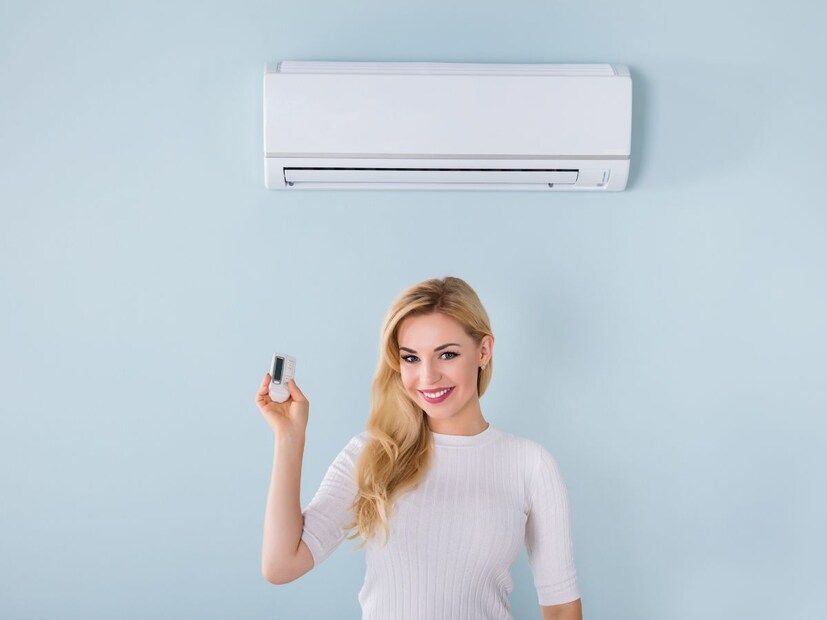 तुमच्याकडे विंडो एसी असेल तर जास्त विचार करण्याची गरज नाही, परंतु जर तुमच्याकडे स्प्लिट एसी असेल तर तुम्हाला सावधगिरी बाळगावी लागेल. खोलीत बसवलेले एसीचे इनडोअर युनिट पावसाच्या थेट संपर्कात येत नाही, म्हणून ते चालवणे सामान्यतः सुरक्षित मानले जाते. जसे विंडो काम करते. पण दुसरीकडे, जर आपण त्याच्या बाहेरील युनिटबद्दल बोललो तर ते सहसा छतावर किंवा बाल्कनीत ठेवले जाते. त्यामुळे बाहेरील युनिटभोवती पाणी जमा होत आहे का ते तपासणे महत्त्वाचे आहे. पाणी जमा झाल्याने विजेचा धक्का बसण्याचा धोका असतो. त्यामुळे थोडीशी निष्काळजीपणा मोठी धोक्याची सूचना देऊ शकतो.