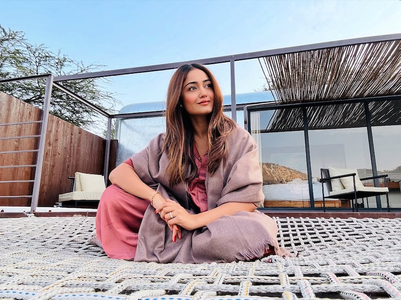 गेल्या काही दिवसांत ओटीटीवर चर्चेत असलेली वेब सीरीज 'आश्रम' चा तिसरा सीजन खूपच लोकप्रिय ठरला आहे. त्याचा दुसरा भाग नुकताच रिलीज झाला असून प्रेक्षकांकडून खूप चांगला प्रतिसाद मिळतो आहे. गेल्या काही दिवसांत ओटीटीवर चर्चेत असलेली वेब सीरीज 'आश्रम' चा तिसरा सीजन खूपच लोकप्रिय ठरला आहे. त्याचा दुसरा भाग नुकताच रिलीज झाला असून प्रेक्षकांकडून खूप चांगला प्रतिसाद मिळतो आहे.