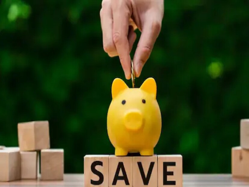 KYC अपडेट न केल्यास काय होईल? : पंतप्रधान नरेंद्र मोदी यांनीही या योजनेचे कौतुक केले आहे. त्यांनी म्हटले आहे की जन धन योजनेने गरिबांना बँकिंगशी जोडून त्यांचे जीवन सोपे केले आहे. परंतु जर तुम्ही 30 सप्टेंबर 2025 पर्यंत तुमचे केवायसी अपडेट केले नाही तर तुमचे खाते गोठवले जाऊ शकते.