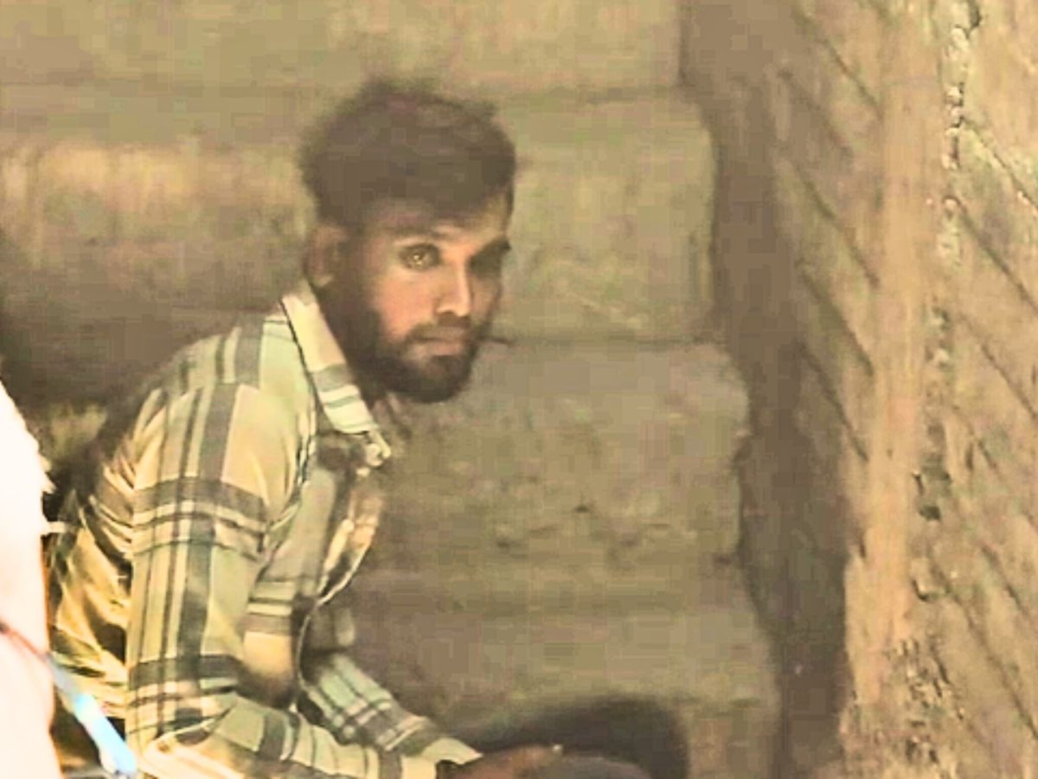 जन्मदात्या बापासोबत क्रूरता, दोन्ही पाय तोडून मुलानेच केली भयंकर हत्या, कारण हादरवणारं!