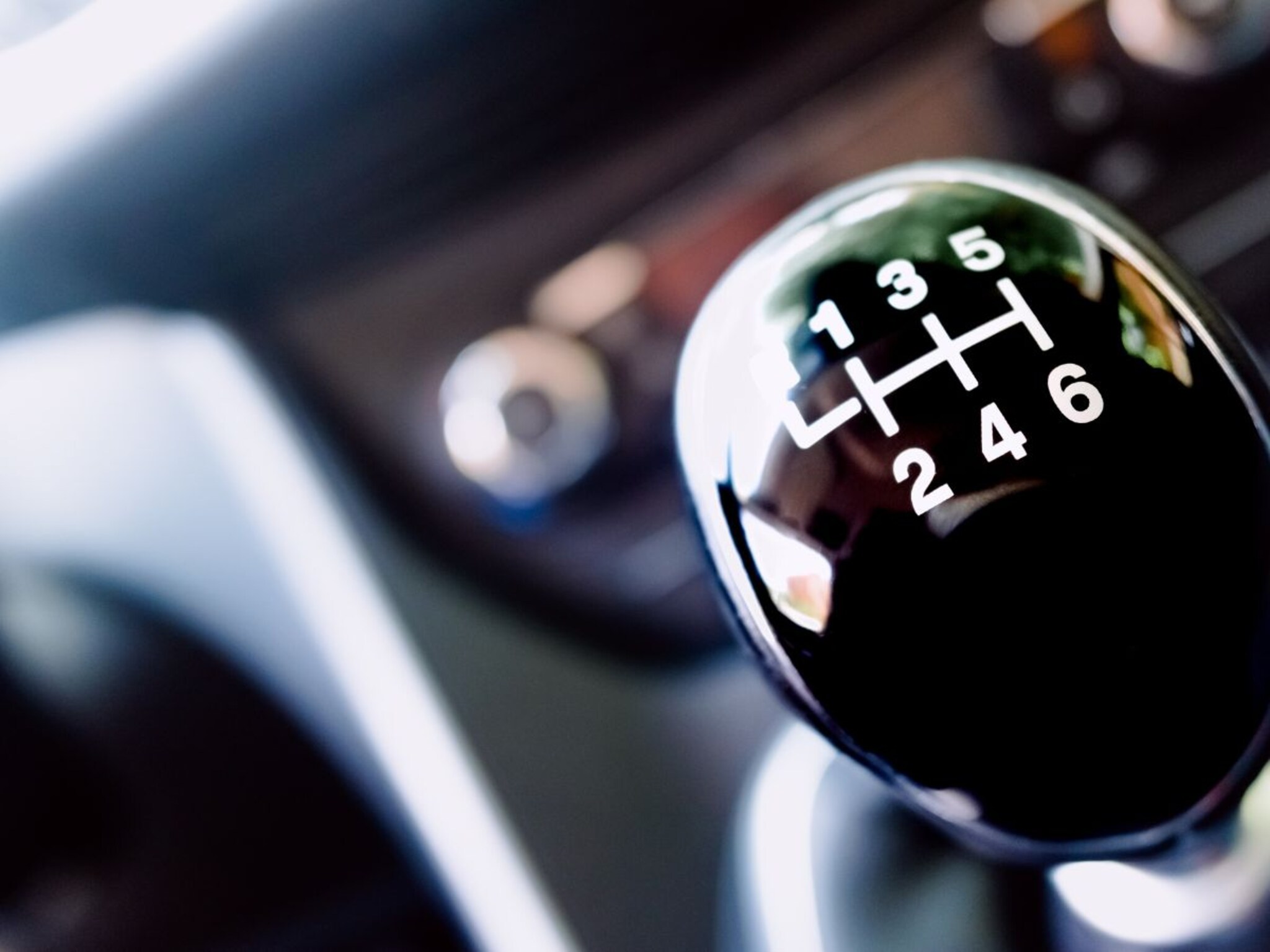 Fuel Consumption Tips : चौथा की पाचवा कोणत्या गेअरमध्ये कार चालवताना जास्त इंधन लागतं? तुमच्याकडे गाडी असेल तर तुम्हाला हे माहित असायलाच हवं
