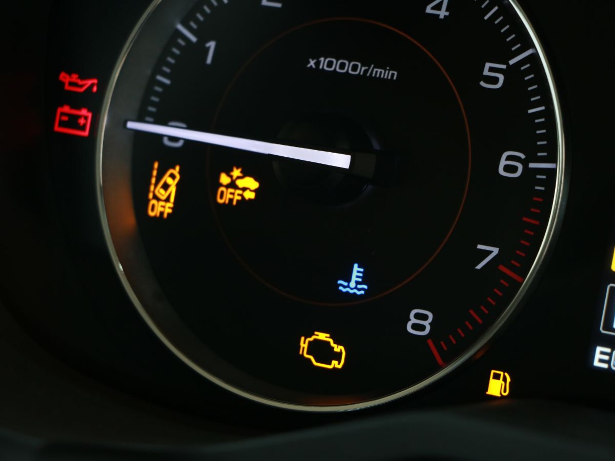 Car Dashboard Lights : डॅशबोर्डवर ही LED ही लाइट दिसली? लगेच कार थांबवा, दुर्लक्ष करणं जीवावर बेतेलं