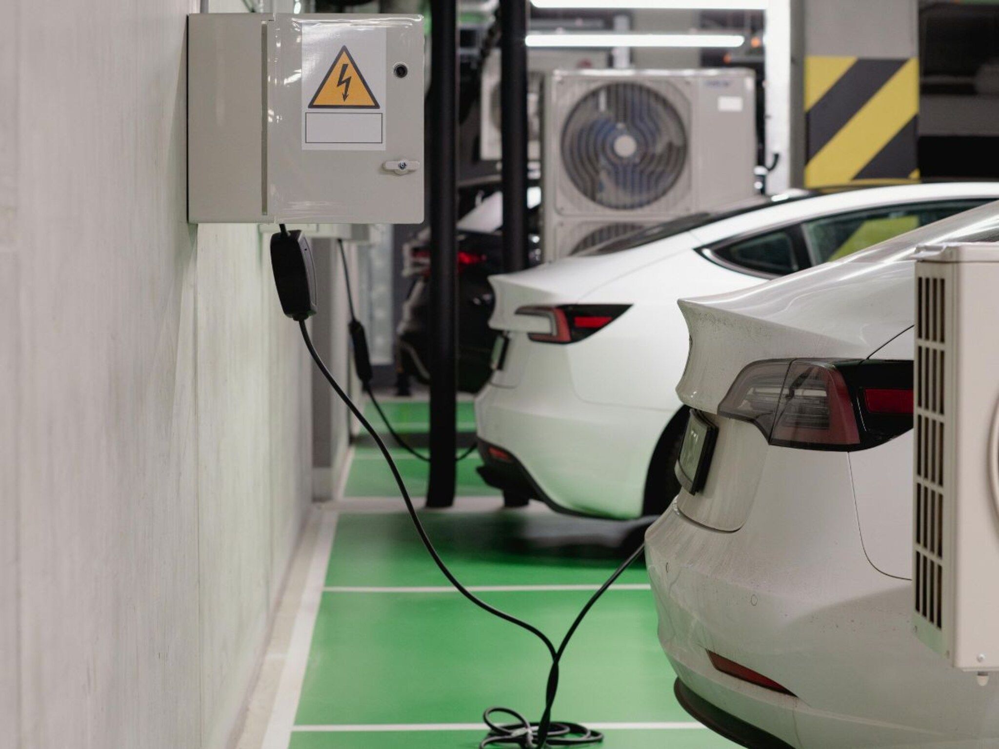 EV Policy Maharashtra: सोसायटीमध्ये उभारा EV चार्जिंग स्टेशन, सरकार आणतंय नवा नियम