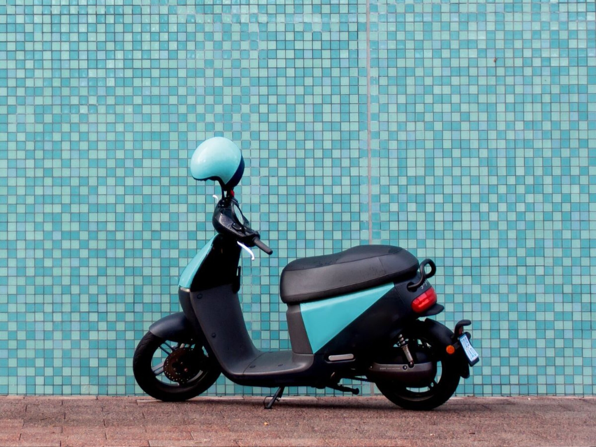 Scooter: बायको आणि लेकीसाठी 5 बेस्ट स्कुटर, ना लायसन्सची गरज ना पेट्रोलचं टेन्शन, किंमतही कमी!