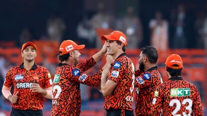 'मलिंगा' मुंबईविरुद्धच मैदानात उतरला, हैदराबादच्या Playing XI मध्ये सरप्राईज एण्ट्री 'मलिंगा' मुंबईविरुद्धच मैदानात उतरला, हैदराबादच्या Playing XI मध्ये सरप्राईज एण्ट्री