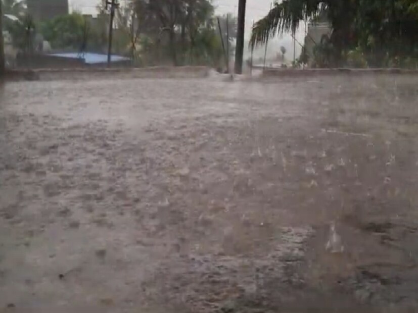 विदर्भात पावसाचे वातावरण असूनही काही ठिकाणचे तापमान  39 अंश सेल्सिअस इतके आहे. त्यामुळे वातावरणात दमटपणा निर्माण होण्याची शक्यता आहे. नागपूरमधील कमाल तापमान 36 अंश सेल्सिअस तर किमान तापमान 22 अंश सेल्सिअस इतकं असू शकतं.