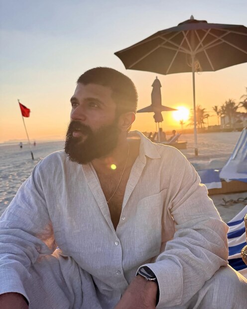 रश्मिकाने आपल्या इंस्टाग्राम स्टोरीमध्ये विजयला शुभेच्छा देताना लिहिलं, &quot;मला पुन्हा एकदा खूप उशीर झाला. पण वाढदिवसाच्या शुभेच्छा विज्जू&quot;.