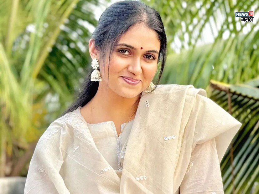 ‘सैराट’ मधून घराघरात पोहोचलेली आणि लोकांच्या मनात कायमची घर करणारी रिंकू राजगुरू सोशल मीडियावर नेहमीच काहीतरी खास पोस्ट करत असते. पण यावेळी तिने चाहत्यांच्या भुवया उंचावल्या. 