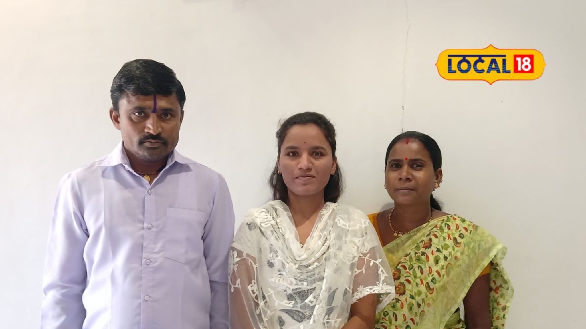 आईच्या पार्थिवाला दिलेला शब्द लेकीनं केला पूर्ण, मुंबई महापालिकेत लिपीक म्हणून झाली निवड