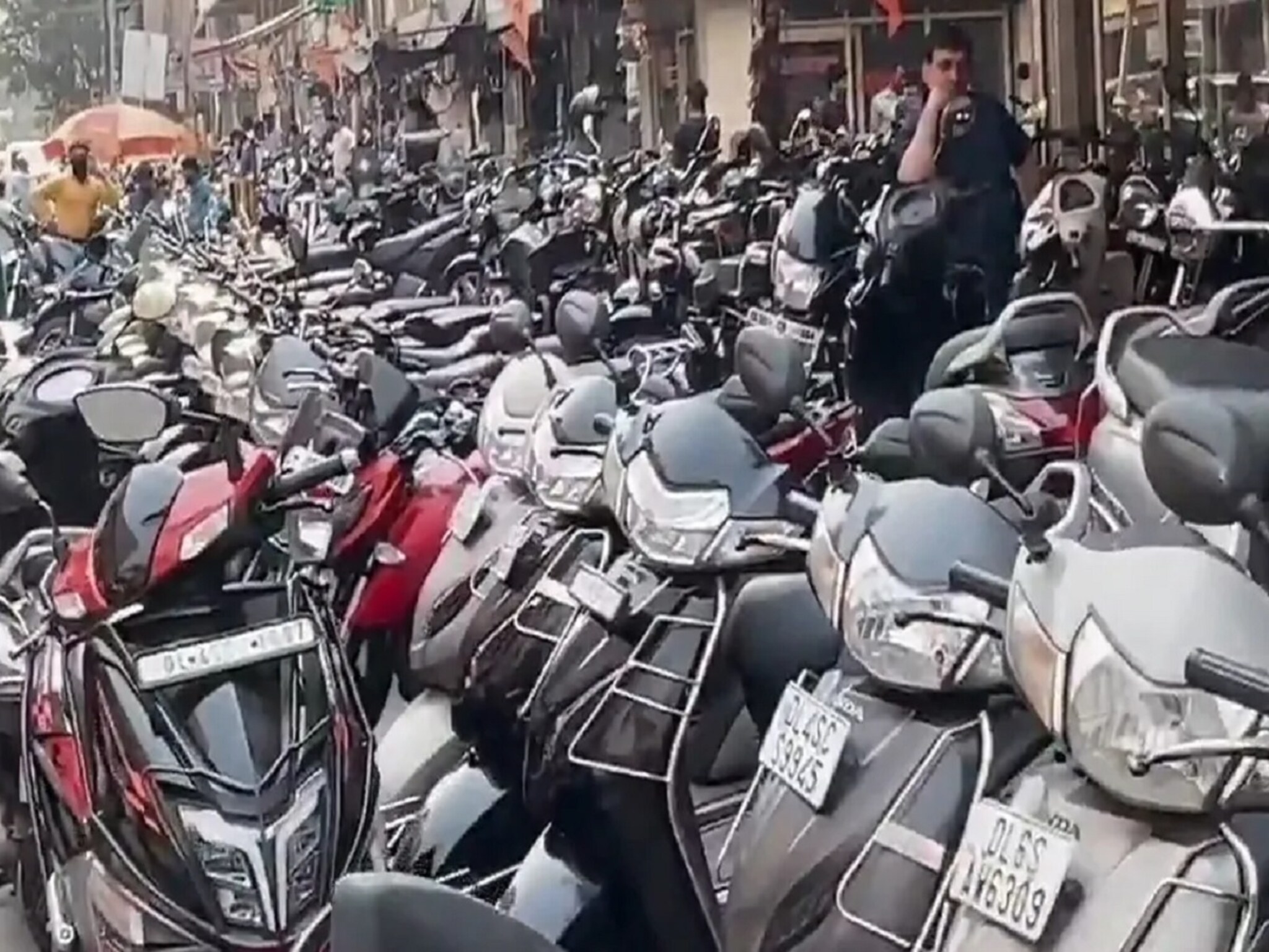 सेकंड हँड बाइक किंवा स्कूटर खरेदी करताय? कधीच करु नका या 5 चुका