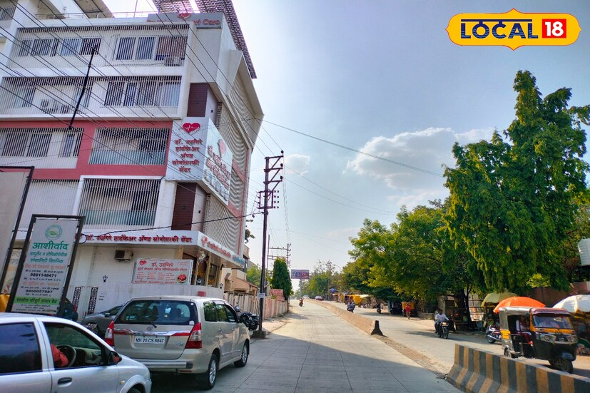 सांगली जिल्ह्यात उन्हाची होरपळ कायम आहे. तापमानात अंशता घट जाणवली. मागील 24 तासात जिल्ह्यात 37.7 कमल तापमानाची नोंद झाली. पुढील 24 तासात पारा अंशतः वाढून कमाल तापमान 39 अंश सेल्सिअस तर किमान तापमान 23 अंश सेल्सिअस राहिल. सांगली जिल्ह्यात आकाश मुख्यता निरभ्र राहणार असल्याचा अंदाज हवामान विभागाकडून वर्तवण्यात आला आहे. 