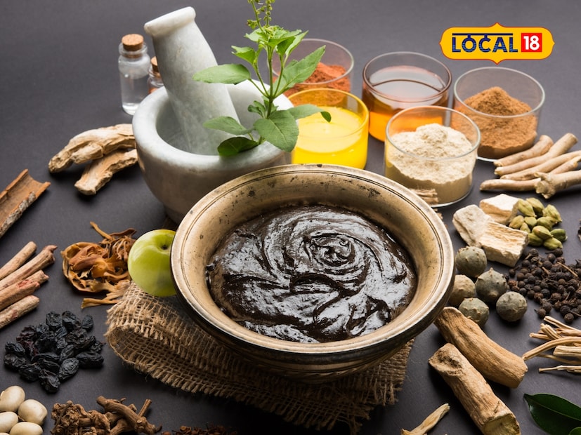  आयुर्वेद म्हणजे केवळ एक उपचार पद्धती नाही; आयुर्वेद म्हणजे जगण्याची योग्य पद्धत! अनेक गंभीर आजारांवर उपचार करण्यासोबतच, रोजच्या जीवनात आपलं आरोग्य कसं जपायचं, कसं खायचं आणि कसं जगायचं, याचं संपूर्ण ज्ञान आयुर्वेद शास्त्र आपल्याला देतं.