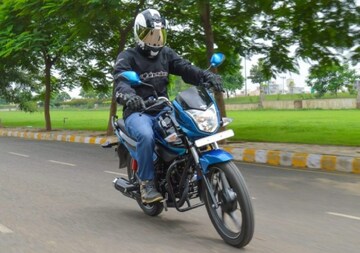 किती दिवसांनी बदलायचं बाईकचं Engine Oil? मायलेजसाठी या गोष्टी डोक्यात करा फिक्स
