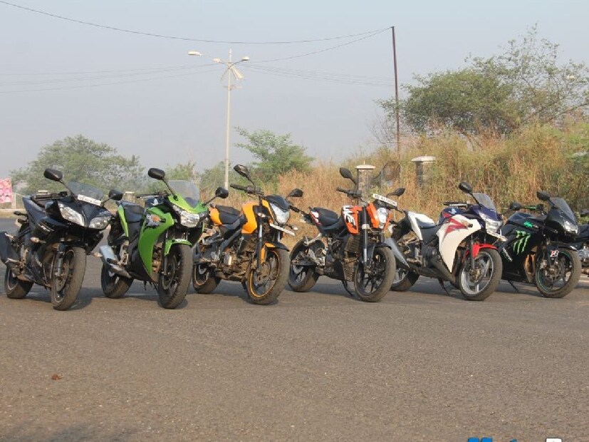 जास्त कंपन आणि आवाज : डिझेल इंजिन पेट्रोल किंवा इलेक्ट्रिक इंजिनपेक्षा जास्त आवाज करतात कारण ते जास्त कंपन आणि ज्वलनाचा आवाज निर्माण करतात. असा मोठा आवाज त्यावर बसलेल्या लोकांना आणि जवळपास चालणाऱ्या लोकांना त्रासदायक ठरू शकतो. विशेषतः शहरी भागात जिथे ध्वनी प्रदूषणाची समस्या आहे. बाईक सामान्यतः शांतपणे चालण्यासाठी डिझाइन केल्या जातात.