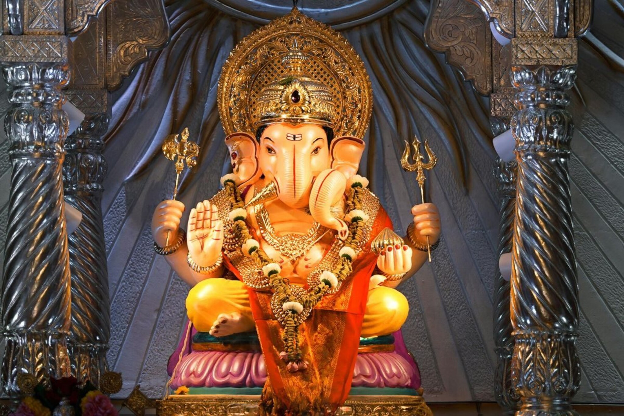 बाप्पा मदतीला धावणार, संकट हरणार; विनायक चतुर्थी पूजेचा अभिजीत मुहूर्त साधा