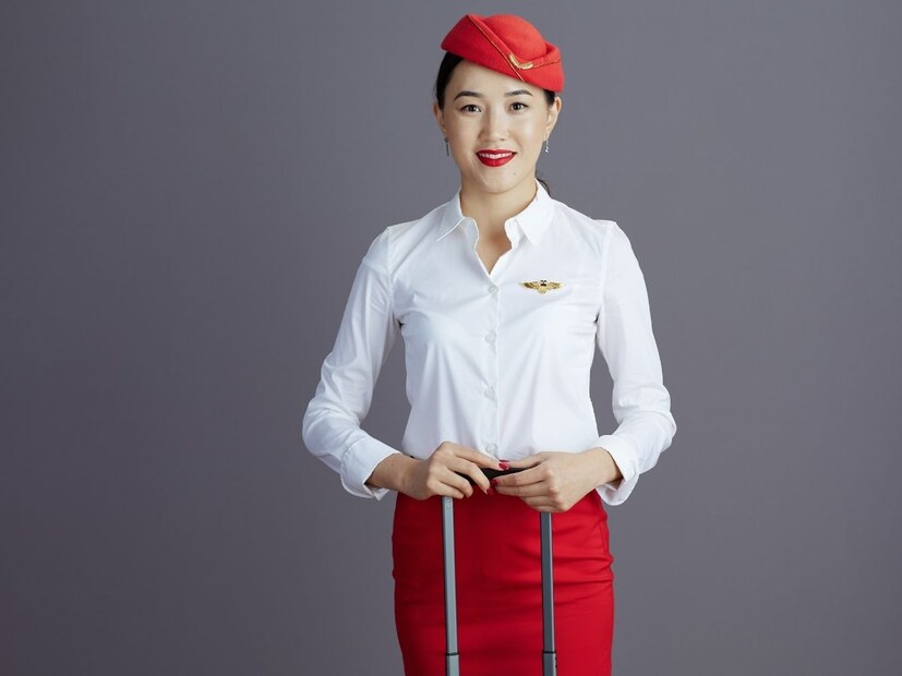 अमेरिकेतील प्रत्येक मोठ्या एअरलाइन्समध्ये काम केलेल्या अनुभवी फ्लाइट अटेंडंट सिडनी अ&#x200d;ॅनिसिटाइन म्हणते, मला हे कधीच सांगण्यात आलं नाही, मी इतर कोणत्याही फ्लाइट अटेंडंटने या कारणासाठी लिपस्टिक लावल्याचं ऐकलं नाही. आजकाल, जर तुम्हाला एअर हॉस्टेसचे असे ओठ दिसतील तर ती फक्त एक स्टाईल आहे.