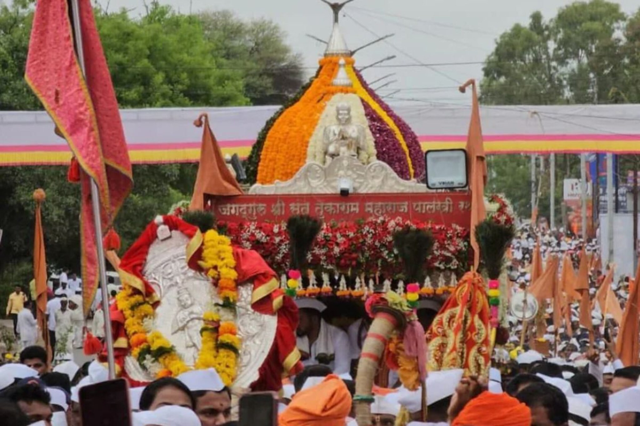 आषाढी वारीआधी शेतकऱ्यांचा हिरमोड, शेकडो वर्षाची परंपरा खंडित