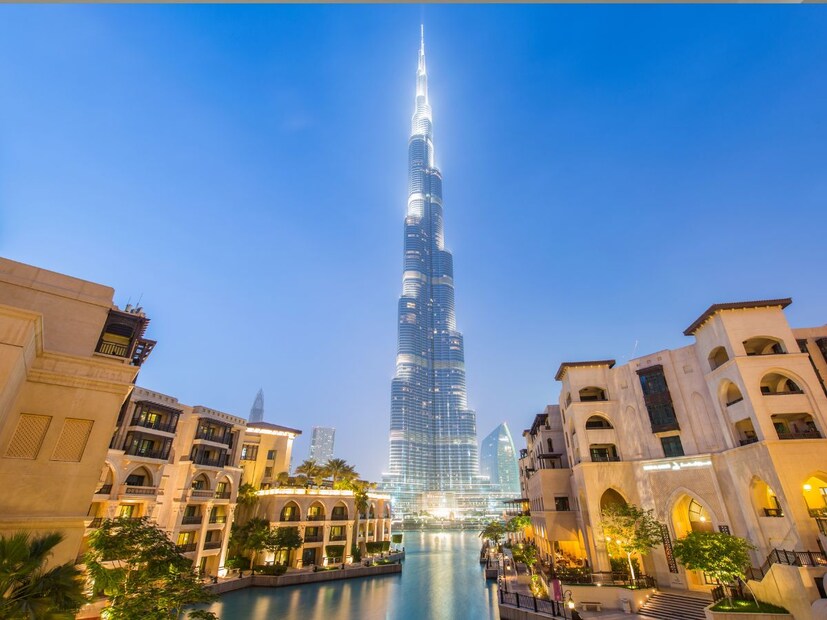 जसे मोबाईल टॉवर असतात. तशाच पद्धतीने बुर्ज खलिफावरील या पिलरमध्ये कम्युनिकेशन इक्विपमेंट लावले आहेत. याचा वापर कम्युनिकेशन इक्विपमेंट म्हणून केला जातो.