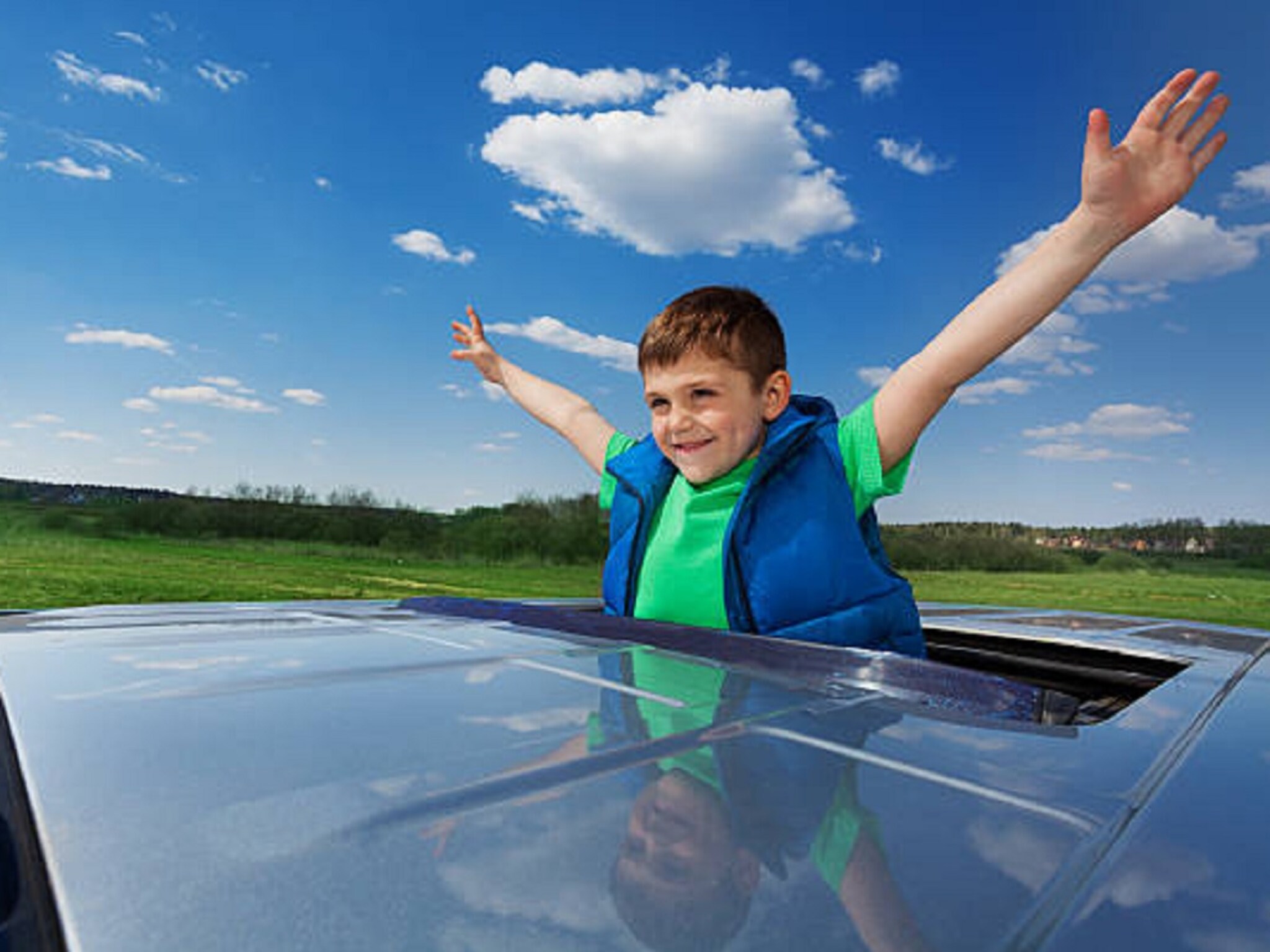 Sunroof असलेली कार वापरणाऱ्यांनो सावधान! एका चुकीमुळे जाऊ शकतो जीव